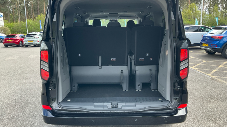 Ford Tourneo Custom 320 L1 Diesel Fwd 2.0 EcoBlue 136ps H1 Titanium 8 seater Auto